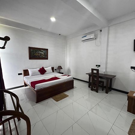 Ciel Star Anuradhapura Hotel Buitenkant foto