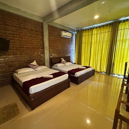 Ciel Star Anuradhapura Hotel Buitenkant foto