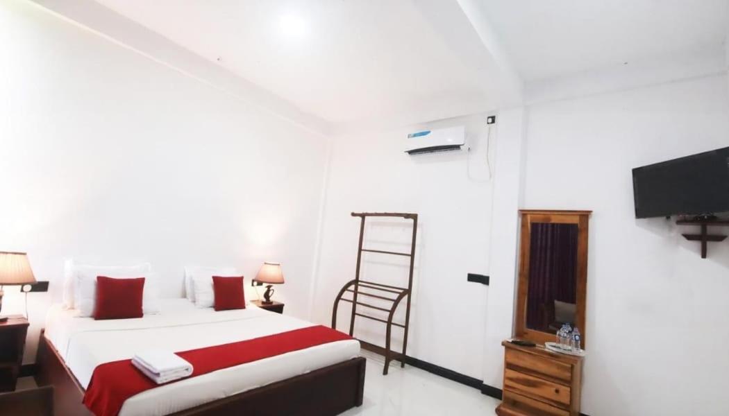 Ciel Star Anuradhapura Hotel Buitenkant foto