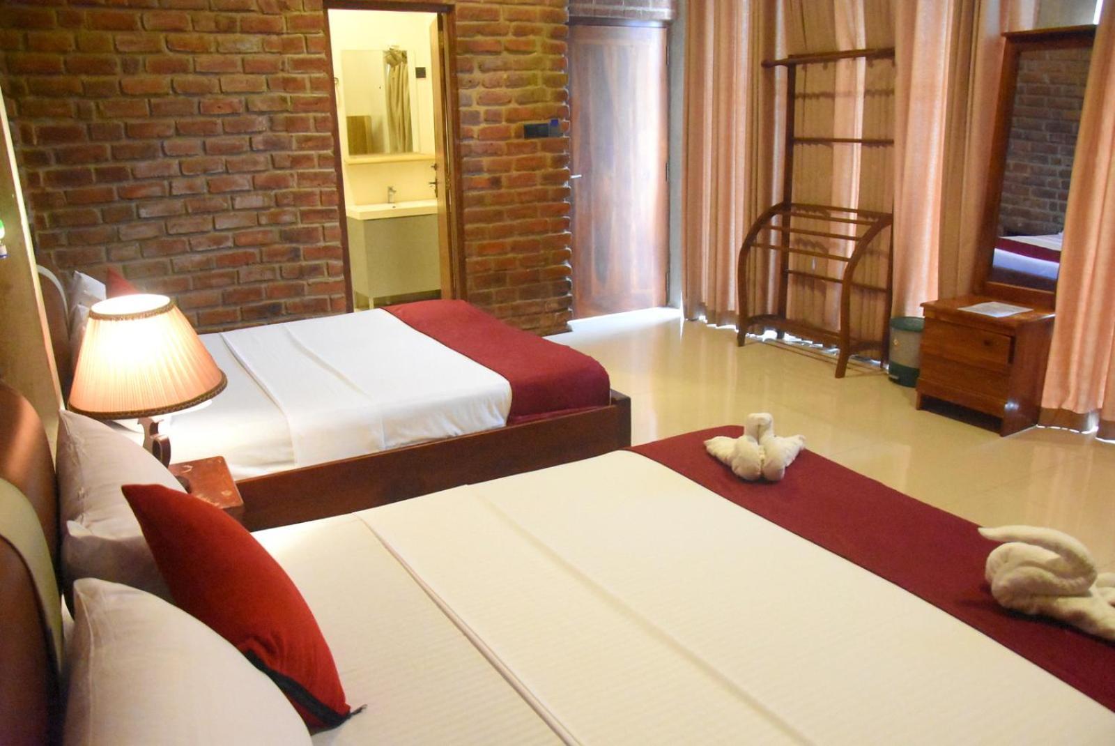 Ciel Star Anuradhapura Hotel Buitenkant foto