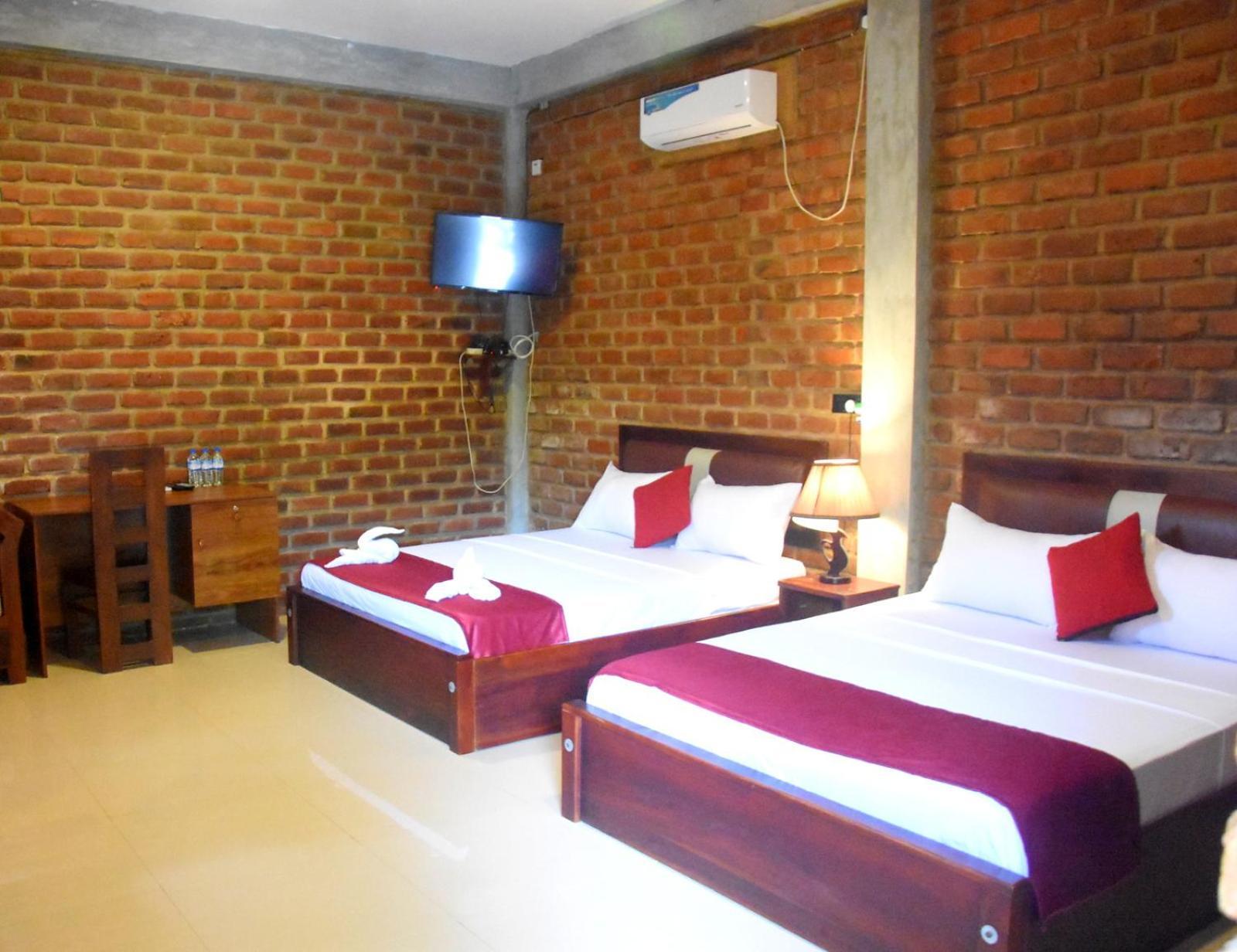 Ciel Star Anuradhapura Hotel Buitenkant foto