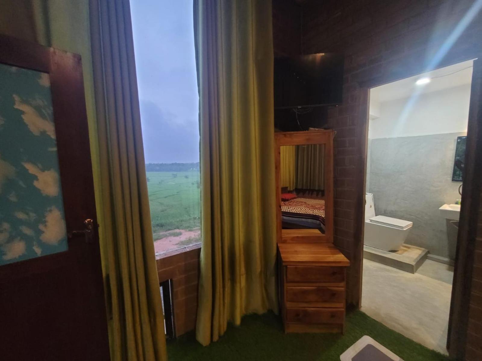 Ciel Star Anuradhapura Hotel Buitenkant foto