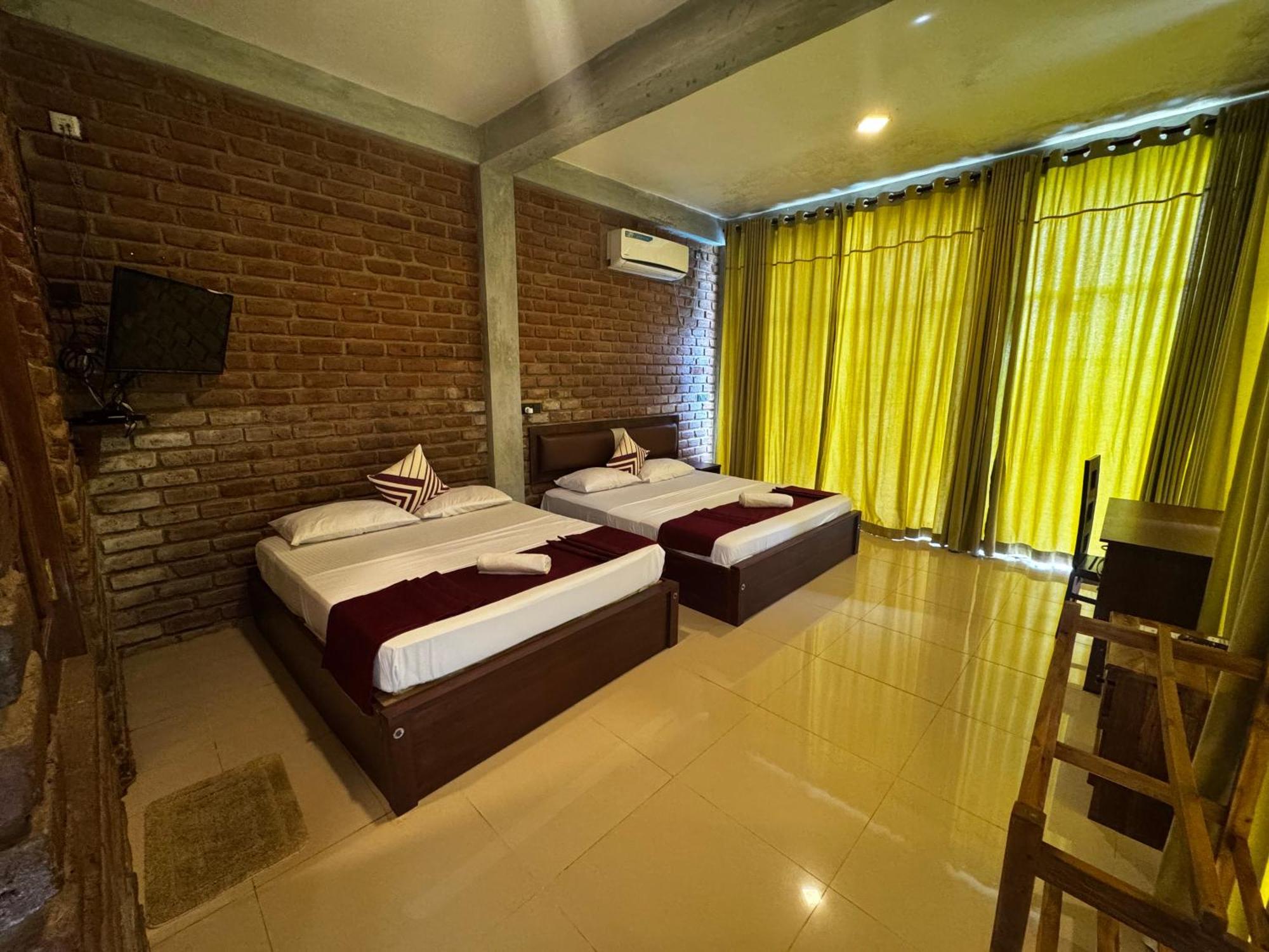 Ciel Star Anuradhapura Hotel Buitenkant foto