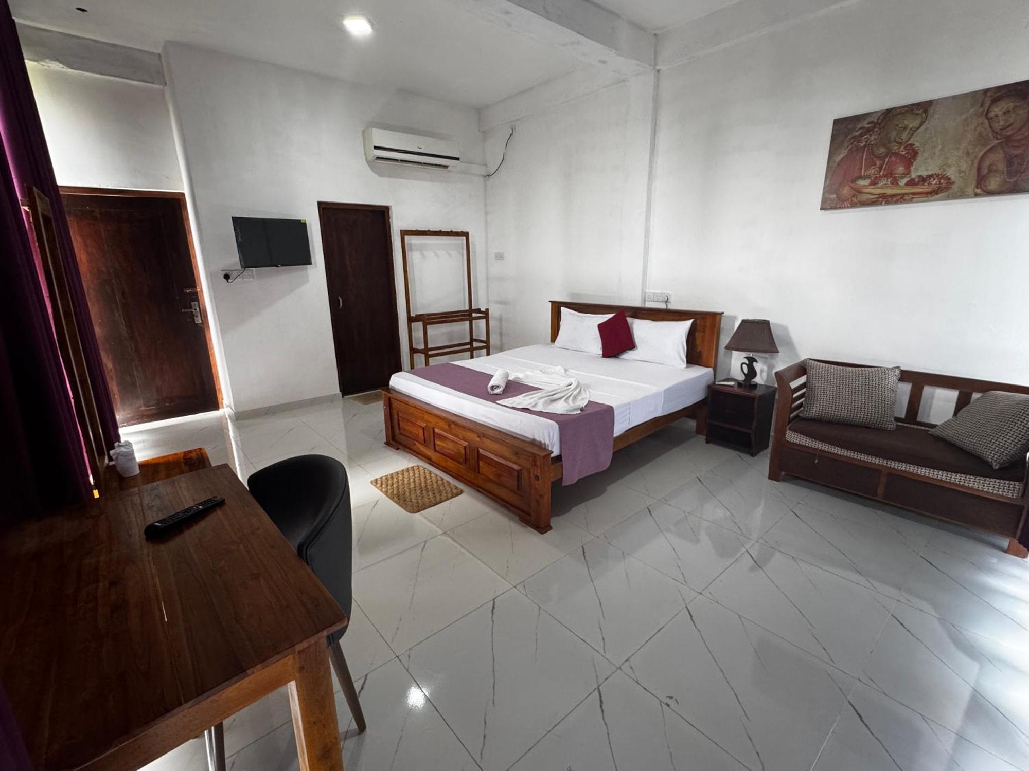 Ciel Star Anuradhapura Hotel Buitenkant foto